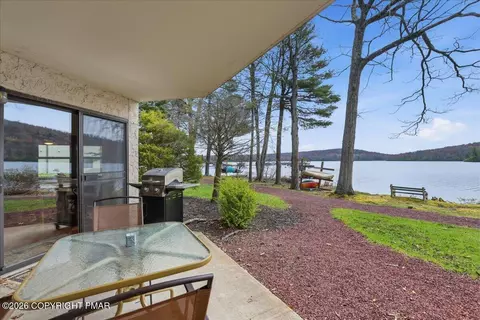 45 Midlake Dr, Lake Harmony, PA 18624