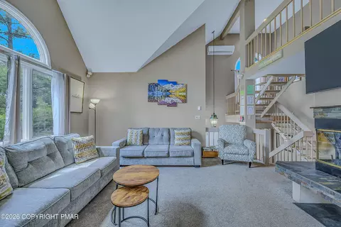 9 Rockspring Ct, Lake Harmony, PA 18624
