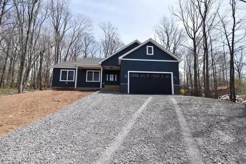12415 Mountain Laurel Dr, East Stroudsburg, PA 18302