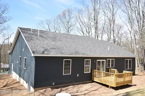 12415 Mountain Laurel Dr, East Stroudsburg, PA 18302