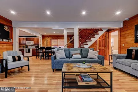 28 Skye Dr, Lake Harmony, PA 18624