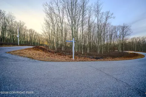 2342 Blue Spruce Dr, Hazle Township, PA 18202