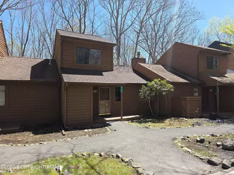 317 Keswick Ave, Bushkill, PA 18324