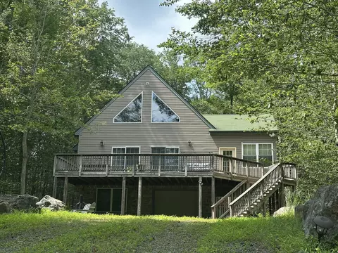 27 Lake Natalie Dr, Gouldsboro, PA 18424