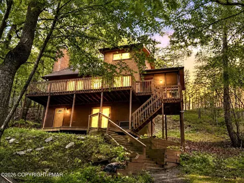119 Durham Dr, Bushkill, PA 18324