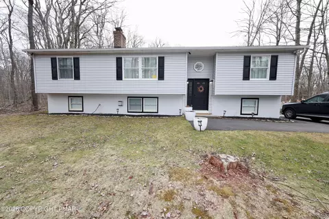 212 Annette Marie Dr, Long Pond, PA 18334