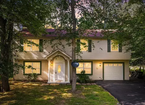1201 Hunters Woods Dr, East Stroudsburg, PA 18301