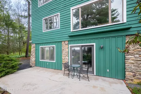 119 Falls Dr, Buck Hill Falls, PA 18323