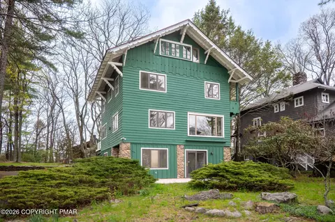 119 Falls Dr, Buck Hill Falls, PA 18323