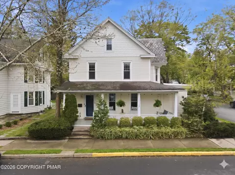 211 N 6th St, Stroudsburg, PA 18360