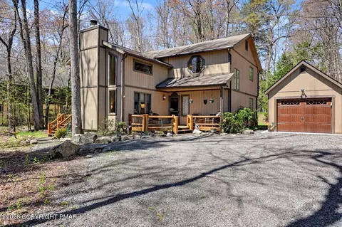 1146 Deer Trail Rd, Pocono Pines, PA 18350