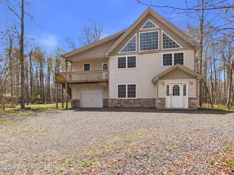 2087 Lehigh Dr, Pocono Lake, PA 18347
