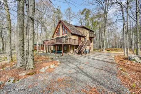 195 Eagles View Dr, Clifton Township, PA 18424