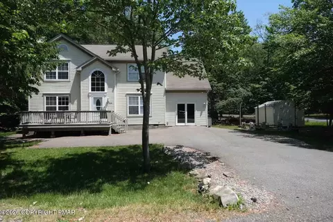 1496 Waterfront Dr, Tobyhanna, PA 18466