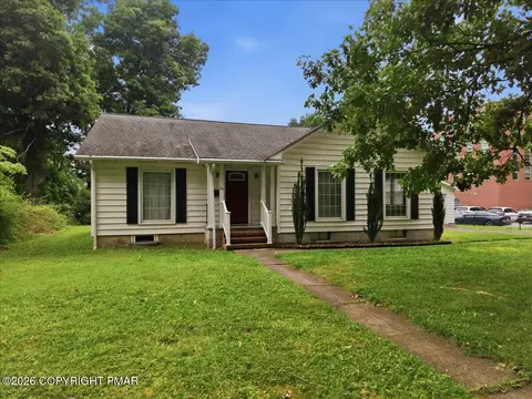 122 Ransberry Ave, East Stroudsburg, PA 18301