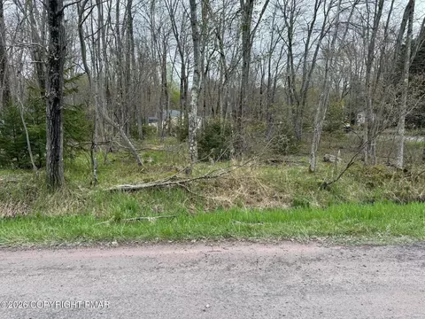 23 Tuscarora Dr 23 Dr, Pocono Lake, PA 18347