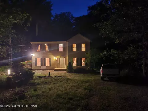 270 Packanack Dr, Gouldsboro, PA 18424