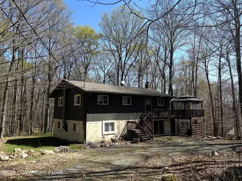 97 Norton Dr, Clifton Township, PA 18424