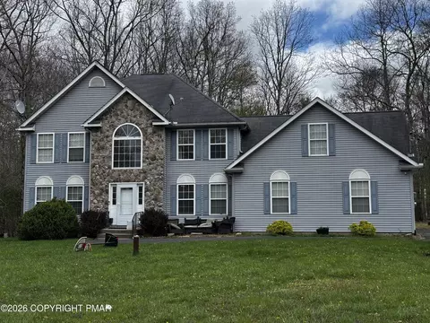 30 Sumner Dr, East Stroudsburg, PA 18302
