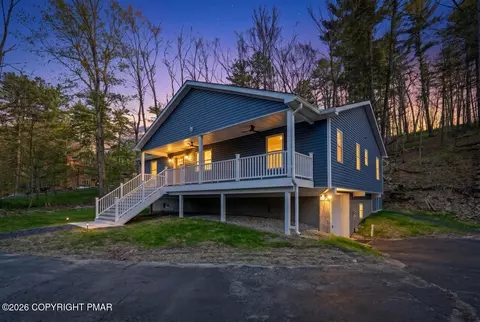 1131 Mink Ct, Bushkill, PA 18324