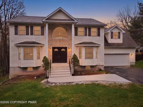 49 Seneca Rd, Mount Pocono, PA 18344
