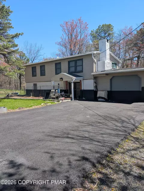 1514 Clover Rd, Long Pond, PA 18334
