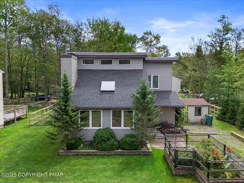 5009 Woodside Dr, Tobyhanna, PA 18466