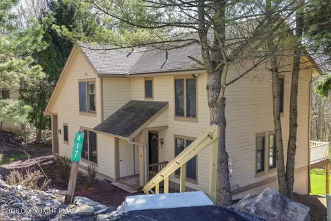 417 Hickory Dr, Tannersville, PA 18372