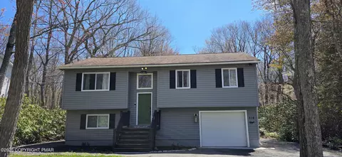 316 Coach Rd, Tobyhanna, PA 18466