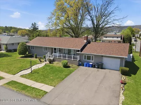 1 Monarch Rd, Hanover Township, PA 18706