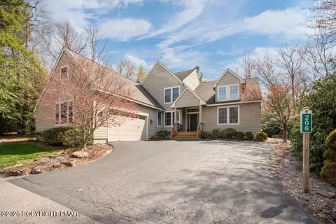 206 Moraine Ln, Pocono Pines, PA 18350