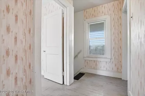 Entry Way - 539 Harrison Ave, Scranton, PA 18510 photo 9 of 11
