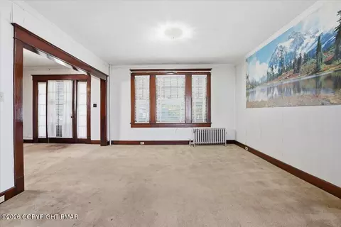 Living - 539 Harrison Ave, Scranton, PA 18510 photo 4 of 16