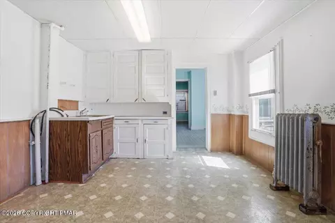 Entry Way - 539 Harrison Ave, Scranton, PA 18510 photo 6 of 11