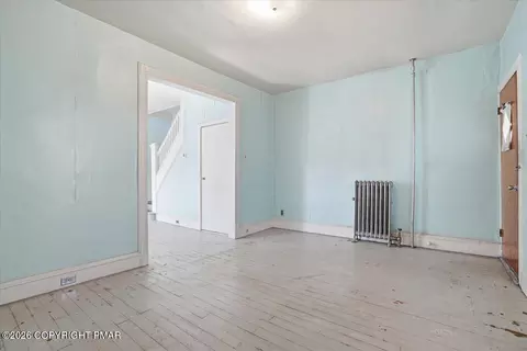 Living - 539 Harrison Ave, Scranton, PA 18510 photo 14 of 16