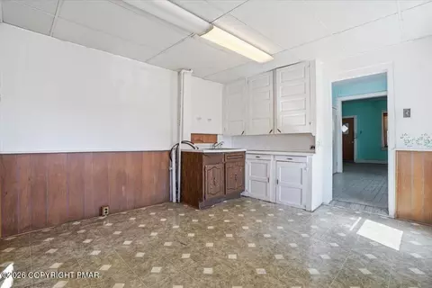 Entry Way - 539 Harrison Ave, Scranton, PA 18510 photo 8 of 11