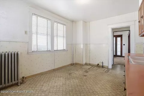 Entry Way - 539 Harrison Ave, Scranton, PA 18510 photo 4 of 11