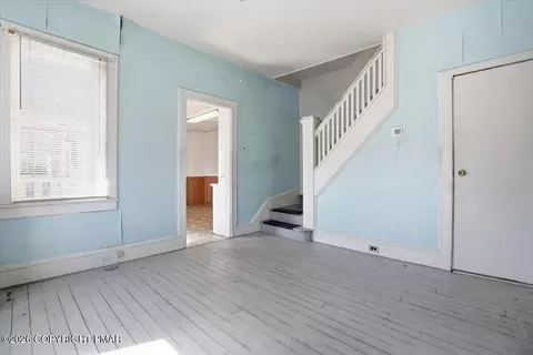 Living - 539 Harrison Ave, Scranton, PA 18510 photo 15 of 16