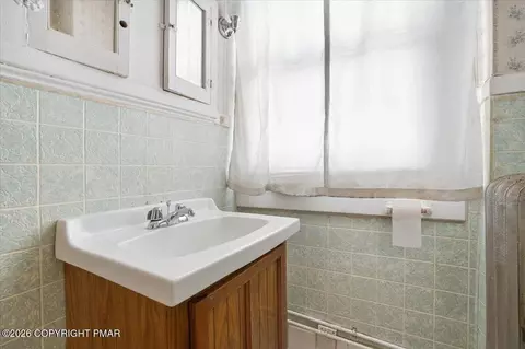 Bath - 539 Harrison Ave, Scranton, PA 18510 photo 2 of 3