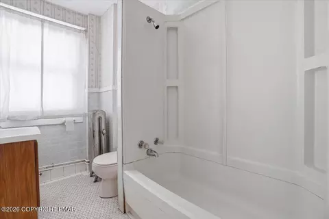 Bath - 539 Harrison Ave, Scranton, PA 18510 photo 1 of 3