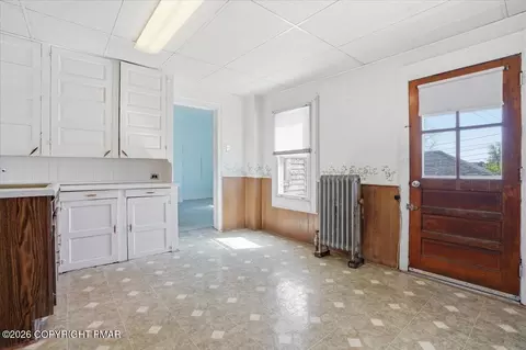 Entry Way - 539 Harrison Ave, Scranton, PA 18510 photo 7 of 11
