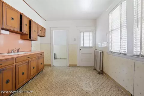 Entry Way - 539 Harrison Ave, Scranton, PA 18510 photo 3 of 11