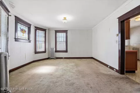 Living - 539 Harrison Ave, Scranton, PA 18510 photo 10 of 16
