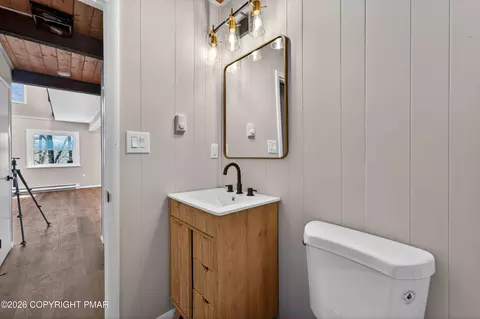 Bath - 170 Dover Dr, Bushkill, PA 18324 photo 3 of 3
