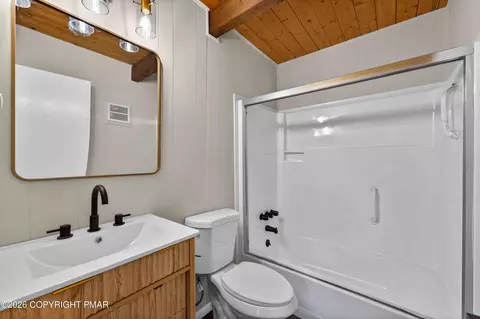 Bath - 170 Dover Dr, Bushkill, PA 18324 photo 2 of 3