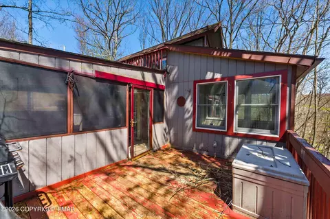 Exterior - 170 Dover Dr, Bushkill, PA 18324 photo 5 of 7