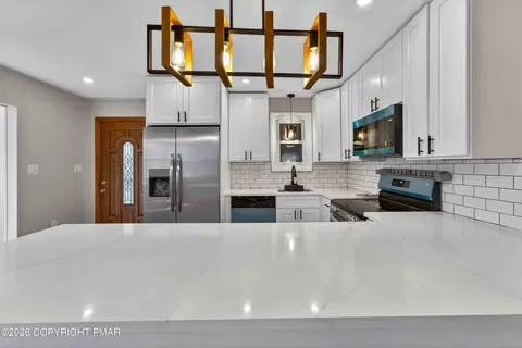 Kitchen - 170 Dover Dr, Bushkill, PA 18324 photo 3 of 5