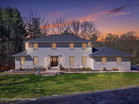 125 Clearview Dr, Scotrun, PA 18355