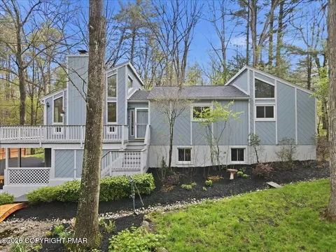 1238 Glenbrook Rd, Bartonsville, PA 18321