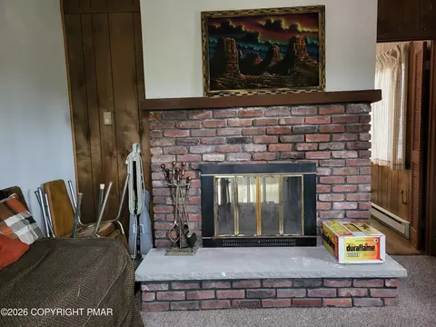 Living - 1006 Hampstead Rd, Bushkill, PA 18324 photo 3 of 3